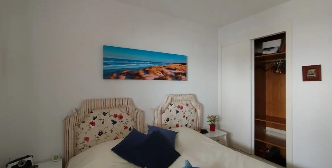 Sale of middle floor apartment in Calahonda 33