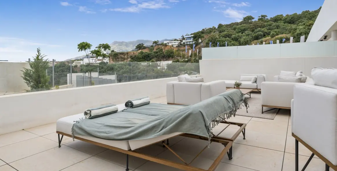 Продажа апартаментов на первом этаже в Altos de los Monteros 21