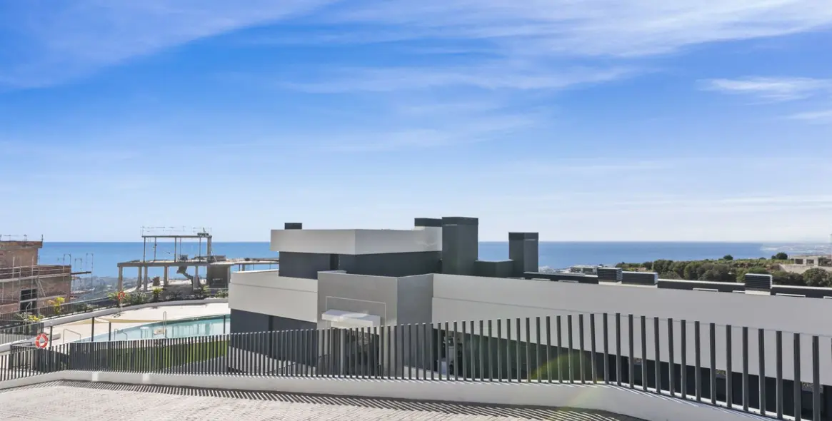 Продажа апартаментов на первом этаже в Altos de los Monteros 27