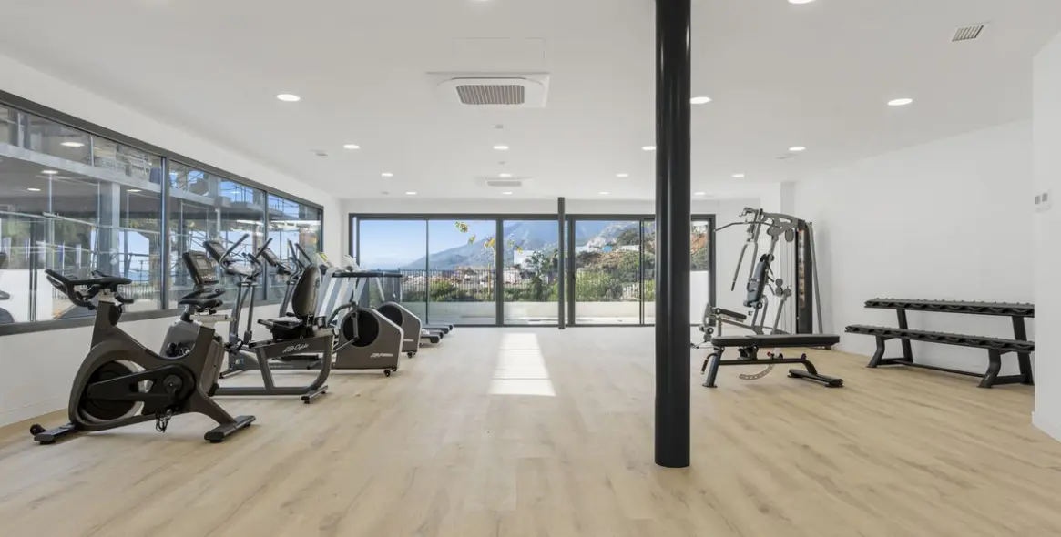 Продажа апартаментов на первом этаже в Altos de los Monteros 28