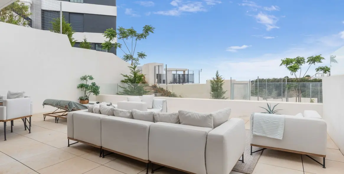 Продажа апартаментов на первом этаже в Altos de los Monteros 29