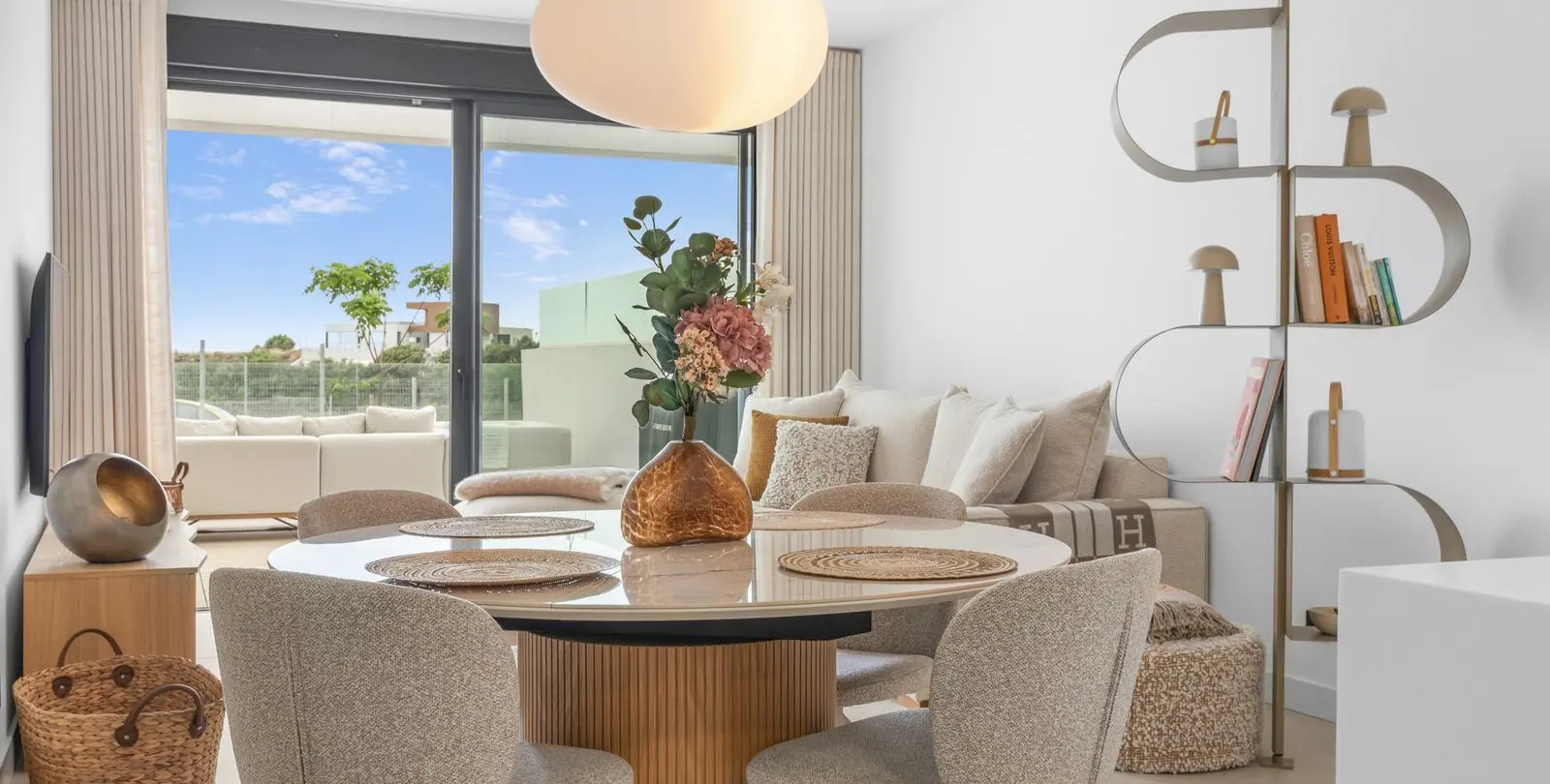 Продажа апартаментов на первом этаже в Altos de los Monteros 1