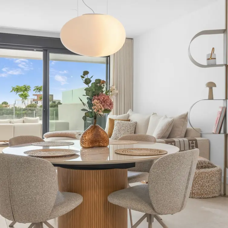 Продажа апартаментов на первом этаже в Altos de los Monteros