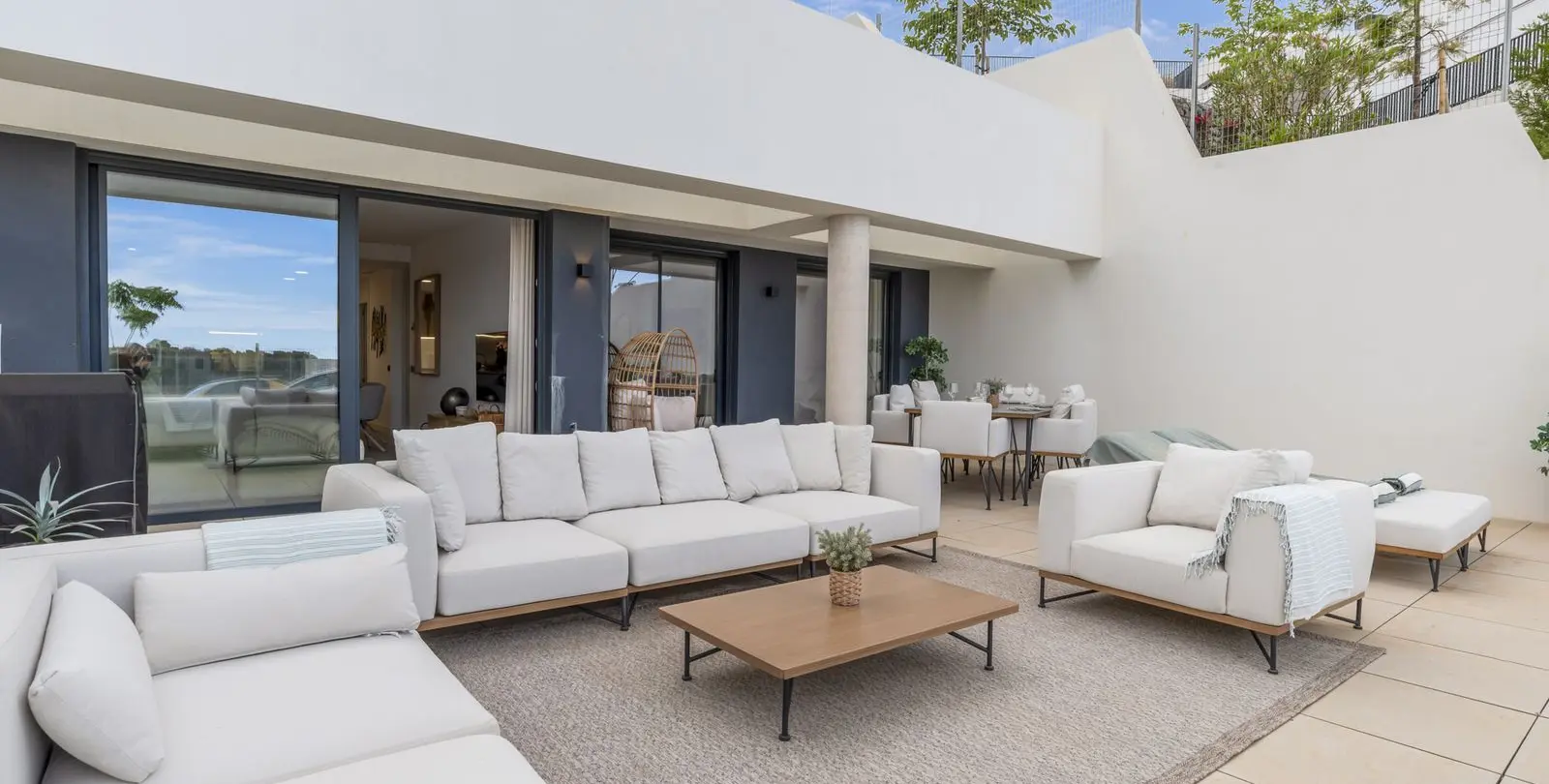 Продажа апартаментов на первом этаже в Altos de los Monteros 2