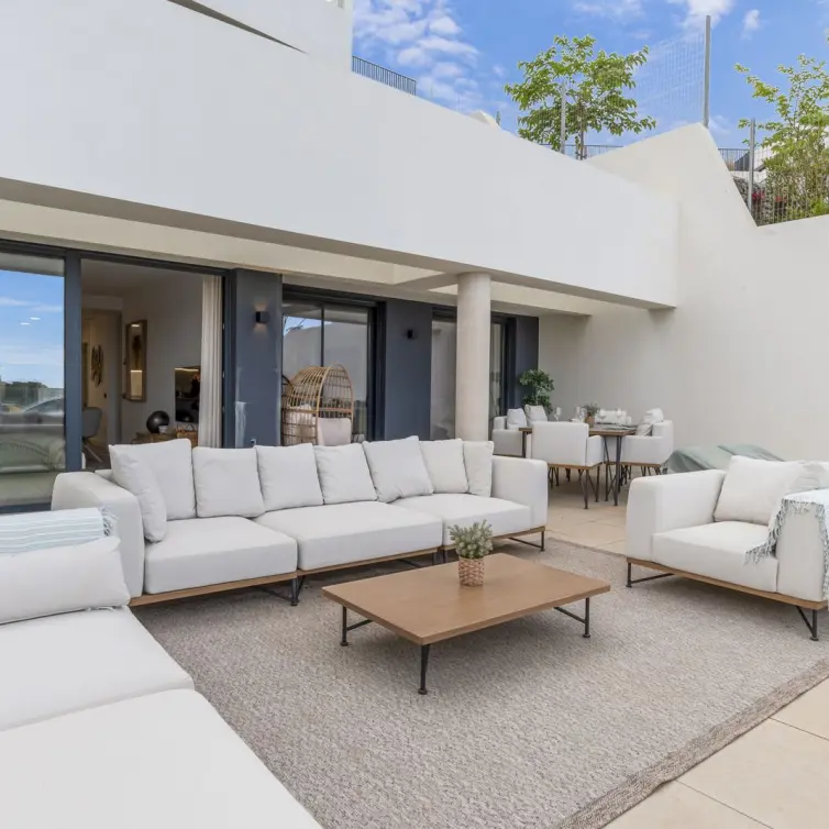 Продажа апартаментов на первом этаже в Altos de los Monteros