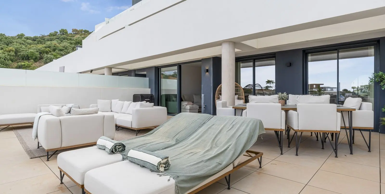 Продажа апартаментов на первом этаже в Altos de los Monteros 18