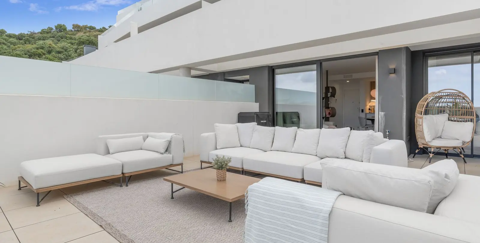 Продажа апартаментов на первом этаже в Altos de los Monteros 19
