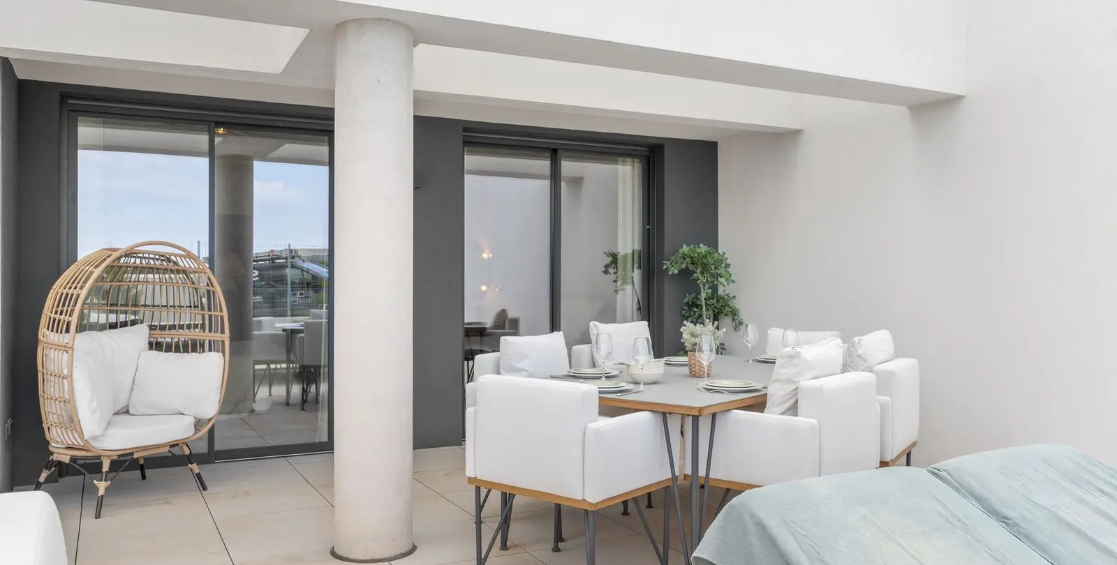 Продажа апартаментов на первом этаже в Altos de los Monteros 20
