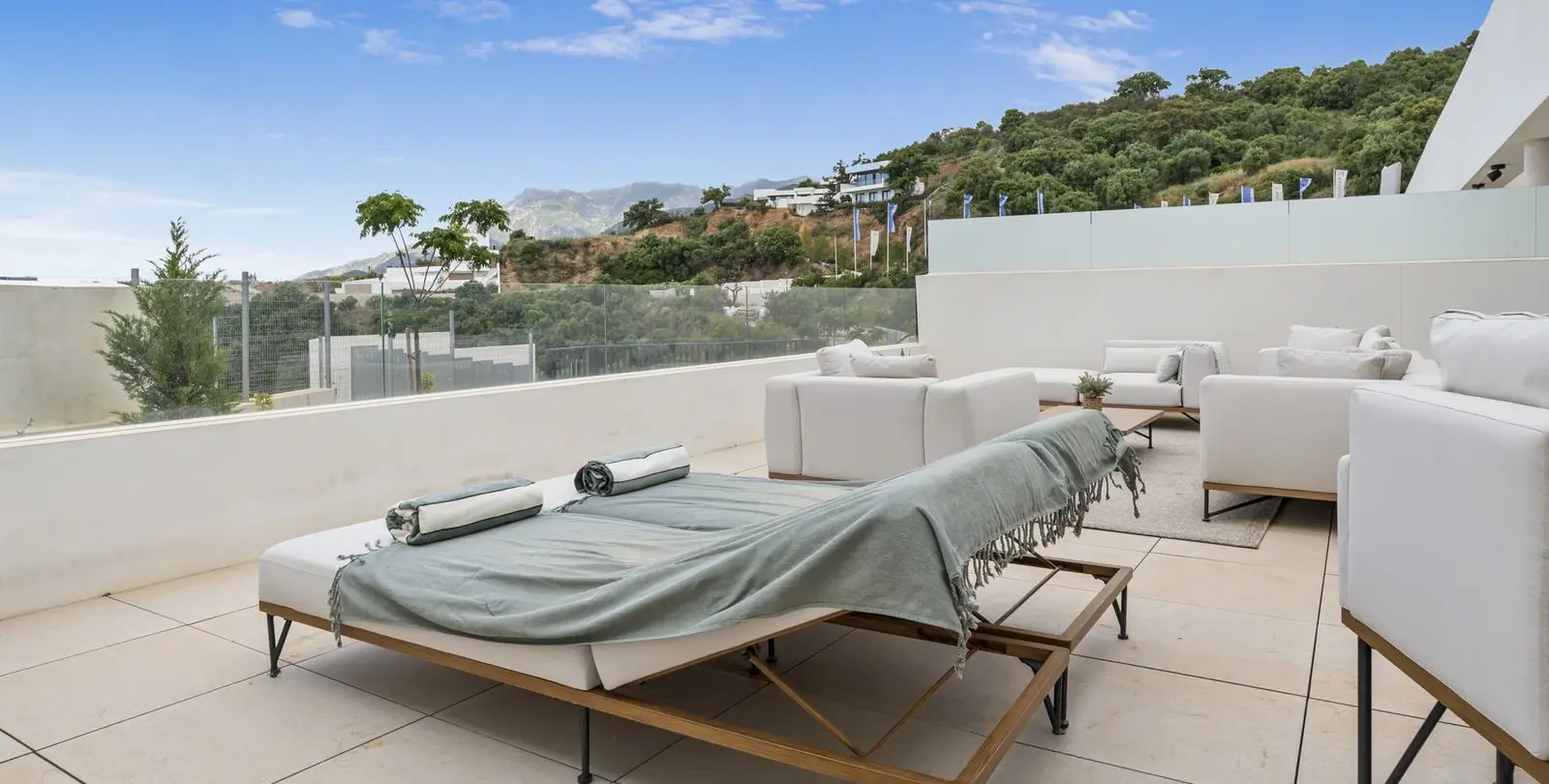 Продажа апартаментов на первом этаже в Altos de los Monteros 21