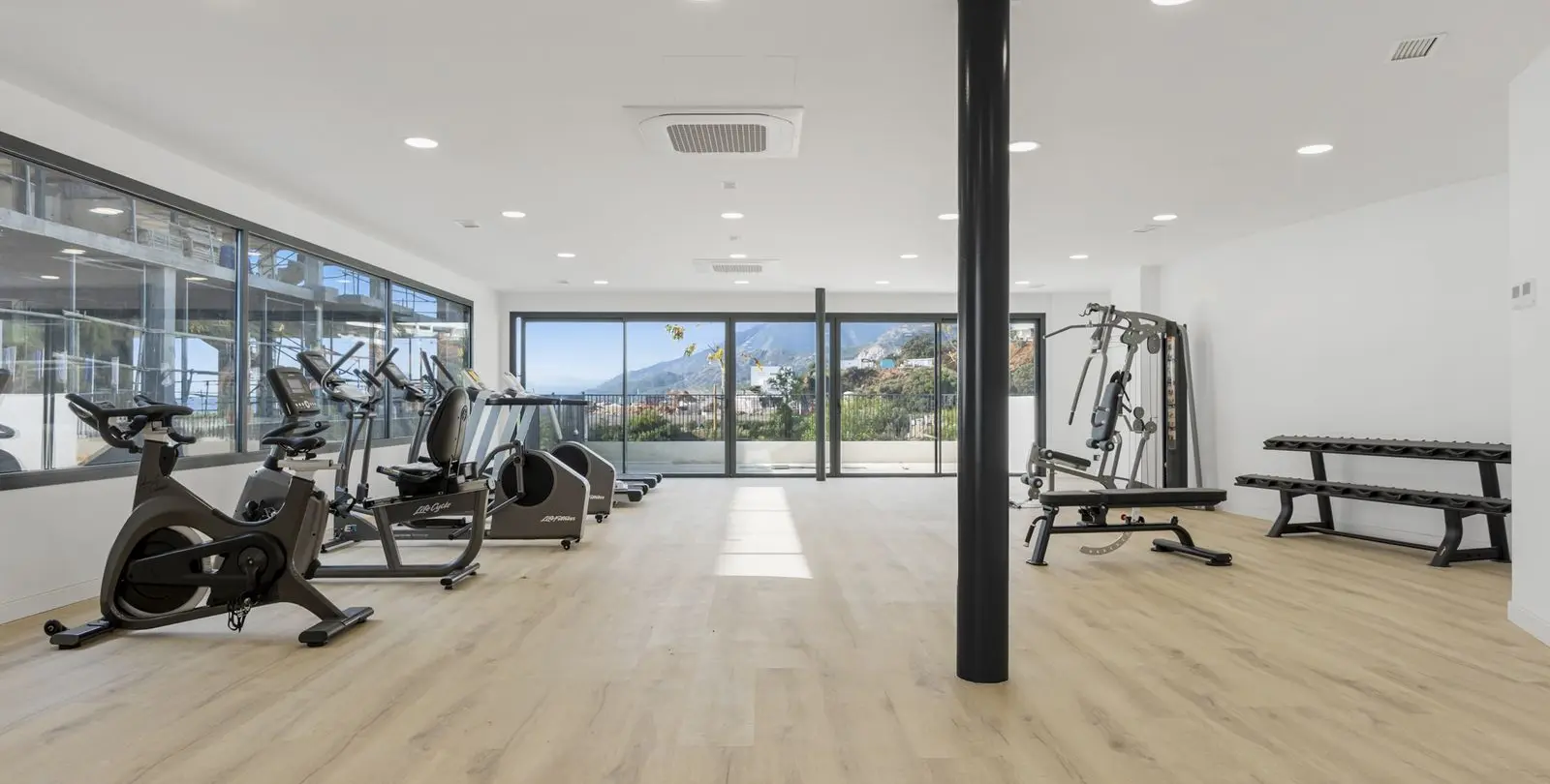 Продажа апартаментов на первом этаже в Altos de los Monteros 27