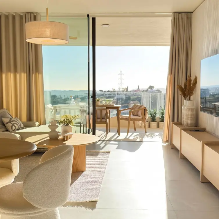 Sale of middle floor apartment in Higueron