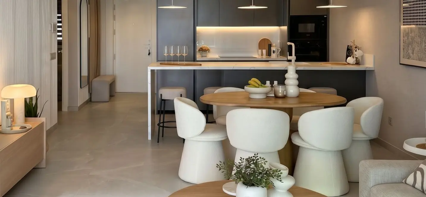 Sale of middle floor apartment in Higueron 4
