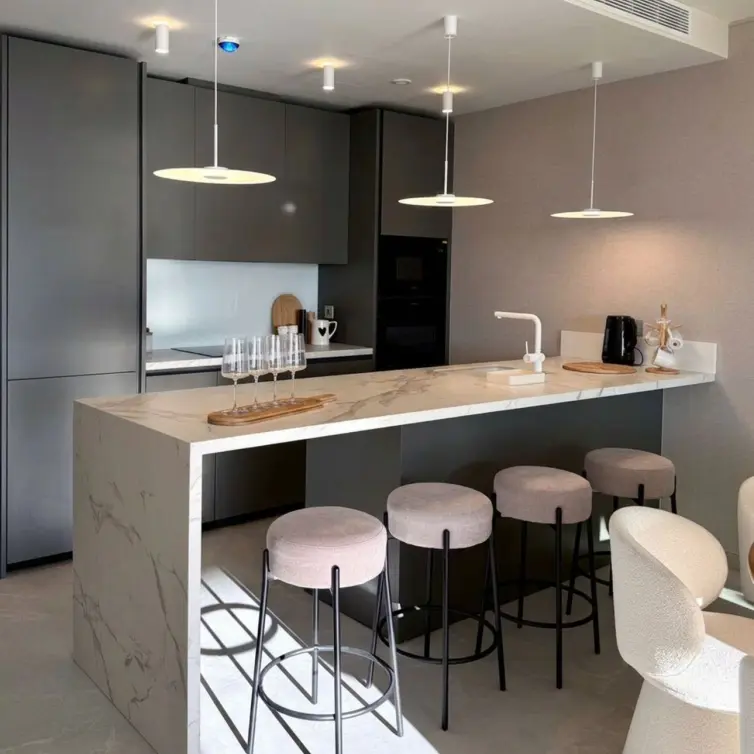 Sale of middle floor apartment in Higueron