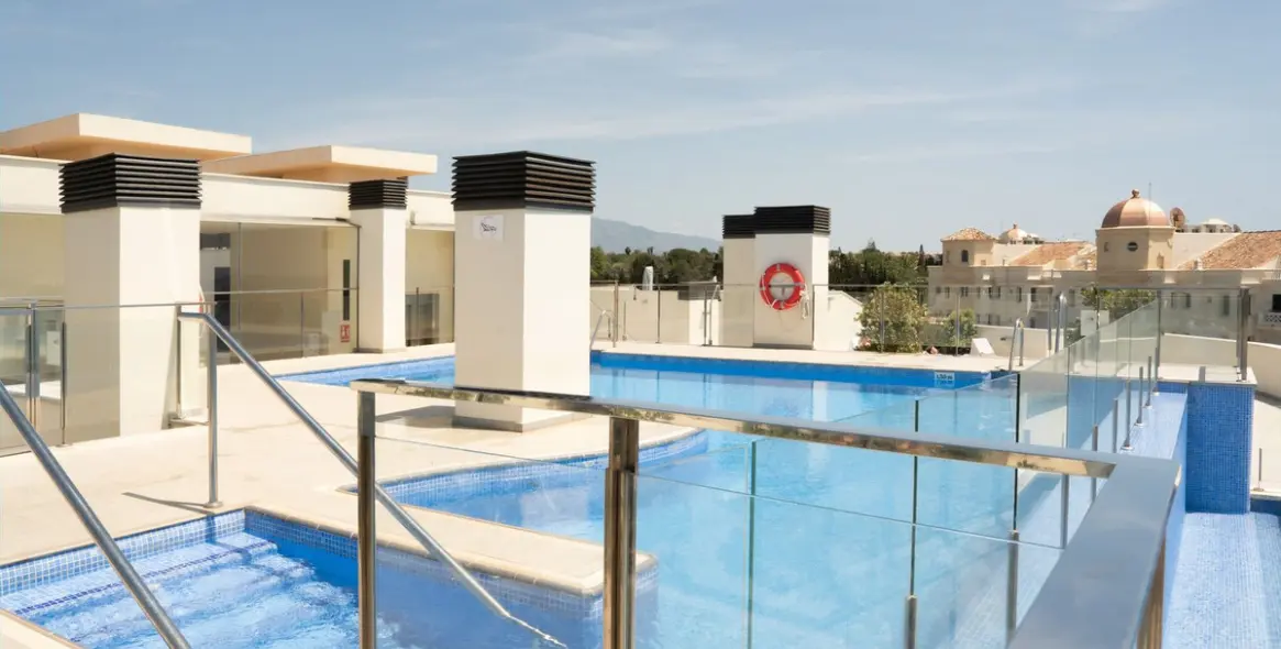 Продажа апартаментов на среднем этаже в Estepona 54