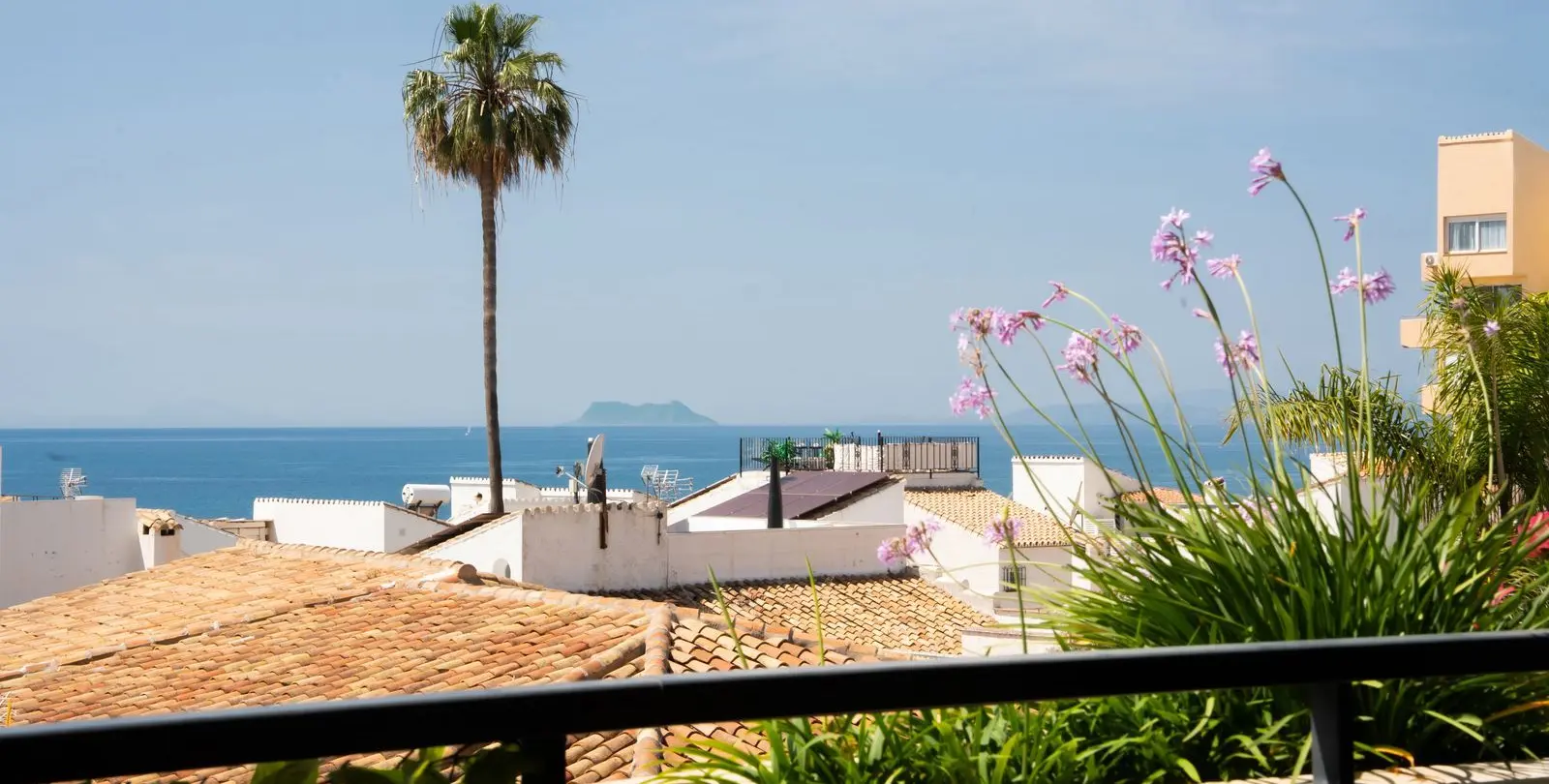 Продажа апартаментов на среднем этаже в Estepona 1