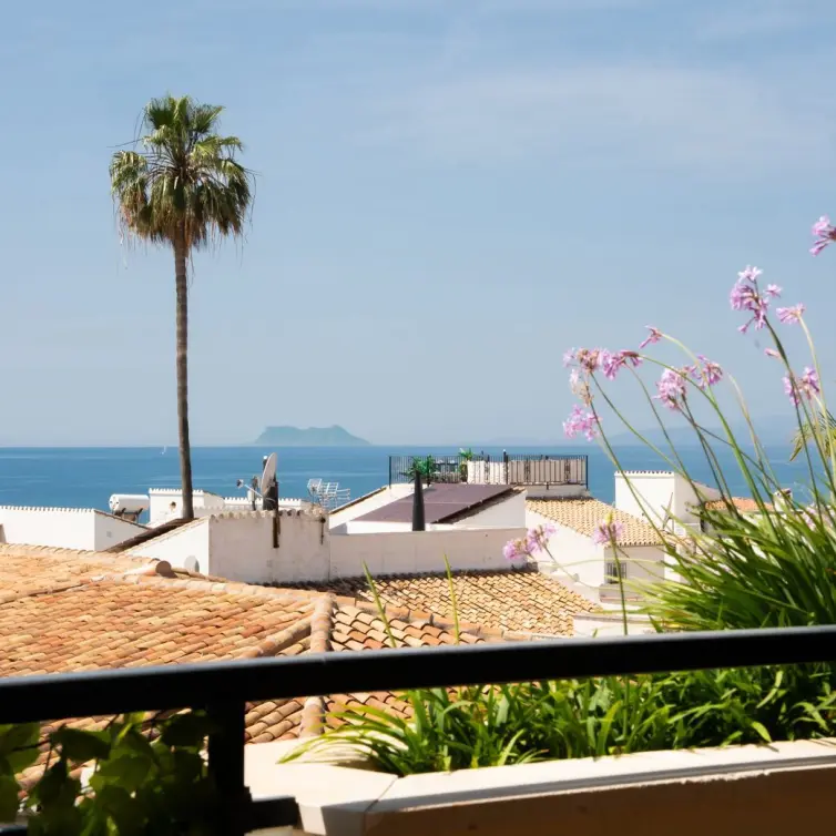 Venta de apartamento en planta media en Estepona