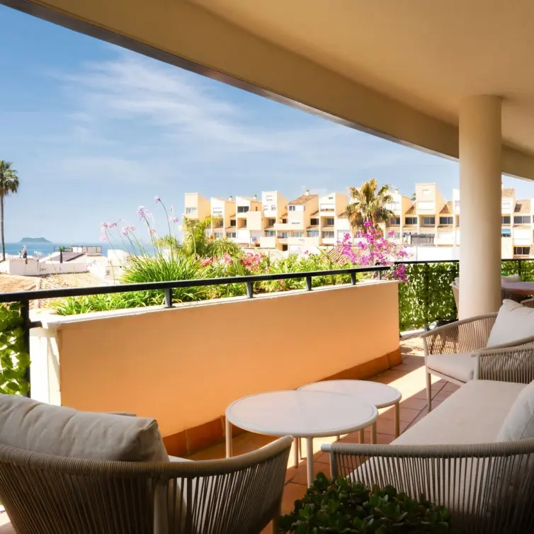 Venta de apartamento en planta media en Estepona