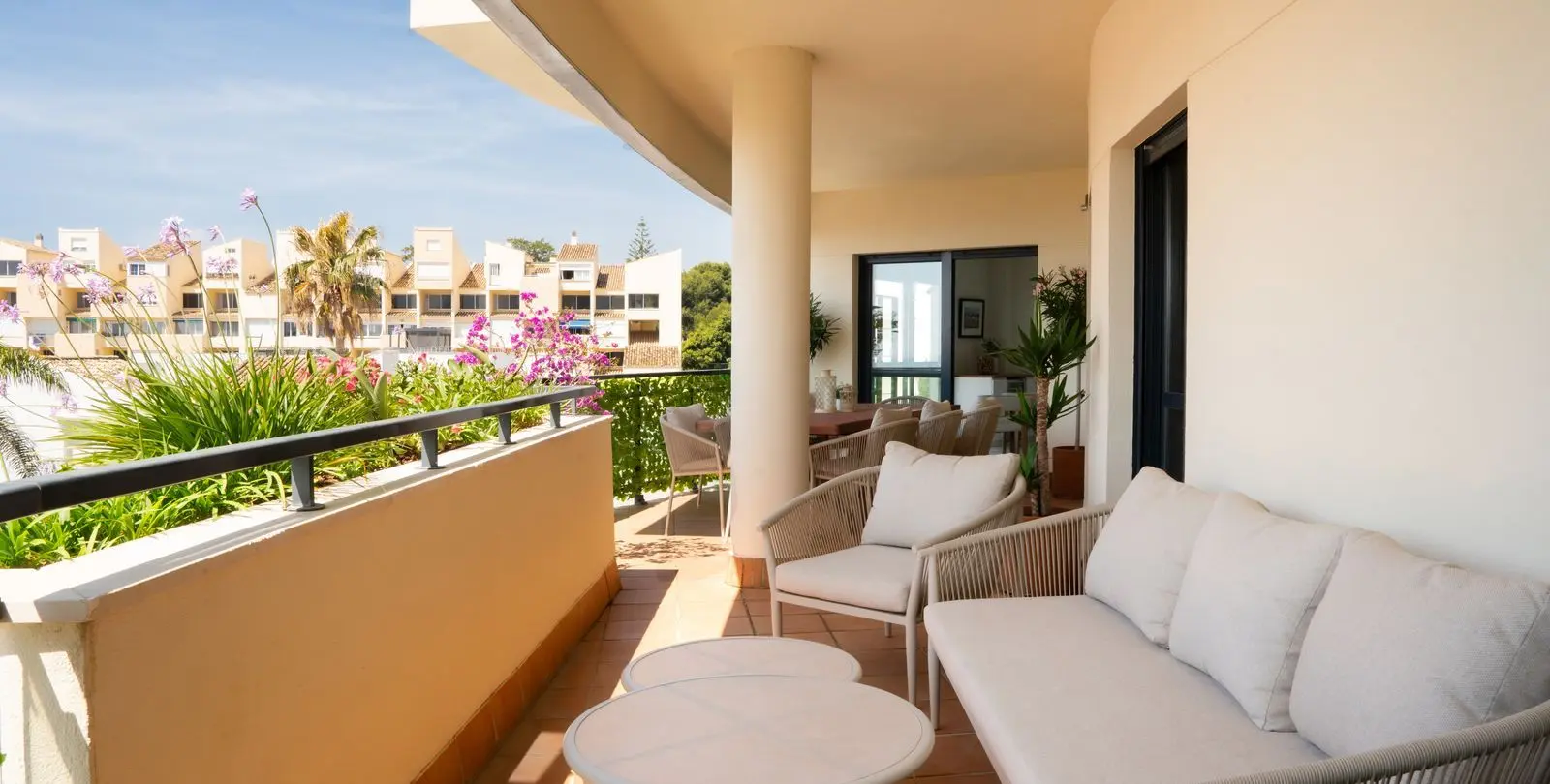 Продажа апартаментов на среднем этаже в Estepona 4