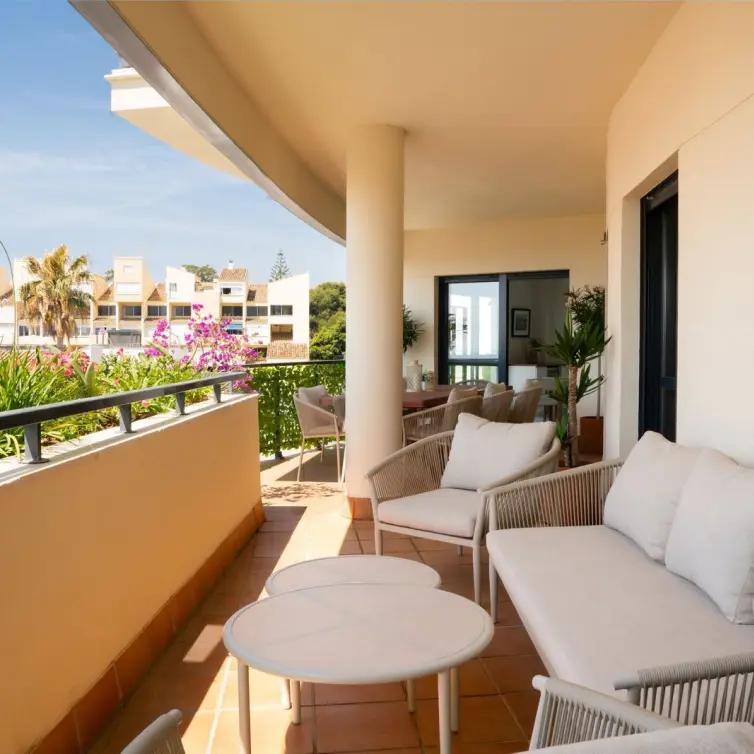 Venta de apartamento en planta media en Estepona