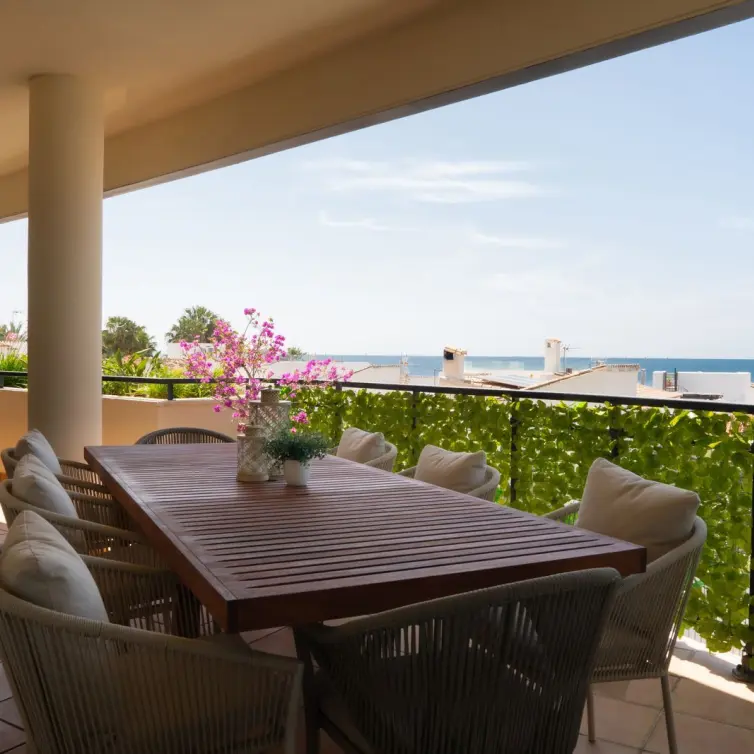 Venta de apartamento en planta media en Estepona