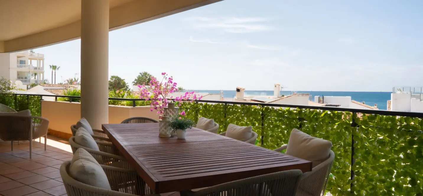 Venta de apartamento en planta media en Estepona 4