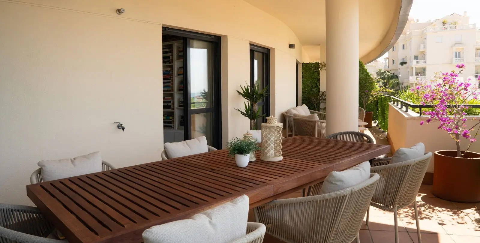 Продажа апартаментов на среднем этаже в Estepona 14