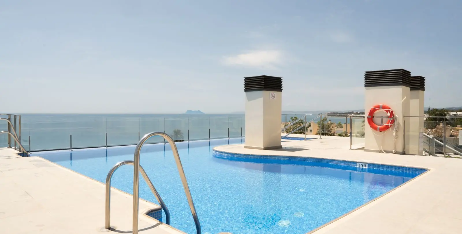 Продажа апартаментов на среднем этаже в Estepona 46