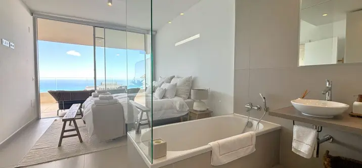 Venta de apartamento en planta media en Benalmadena 2