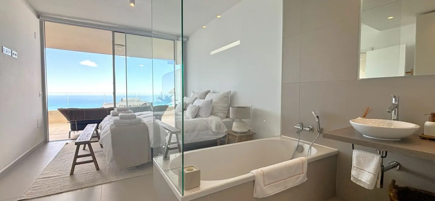 Venta de apartamento en planta media en Benalmadena 2