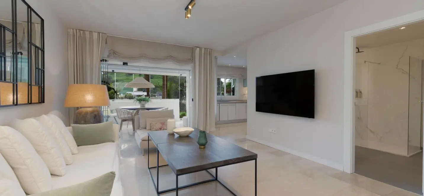 Sale of ground floor apartment in Fuengirola 2