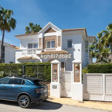 Venta de villa independiente en Estepona