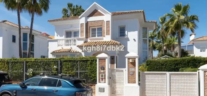 Venta de villa independiente en Estepona 0