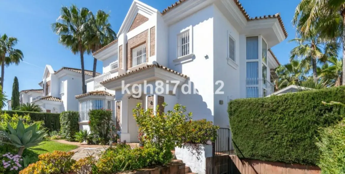 Venta de villa independiente en Estepona 2