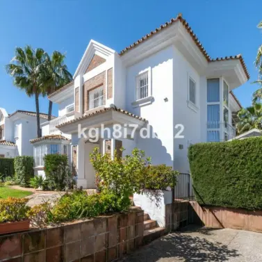 Venta de villa independiente en Estepona