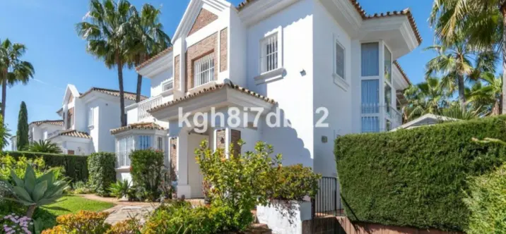Venta de villa independiente en Estepona 1