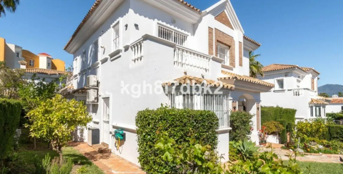 Venta de villa independiente en Estepona 3