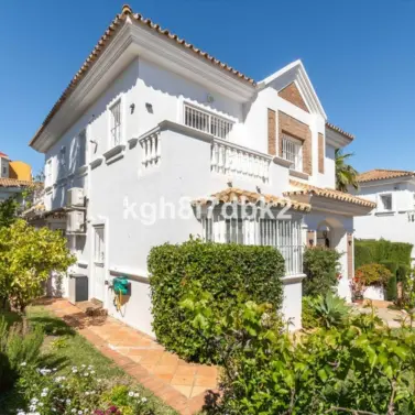 Venta de villa independiente en Estepona