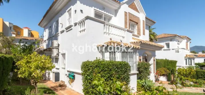 Venta de villa independiente en Estepona 2