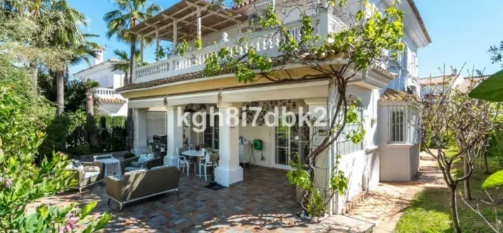 Venta de villa independiente en Estepona 3
