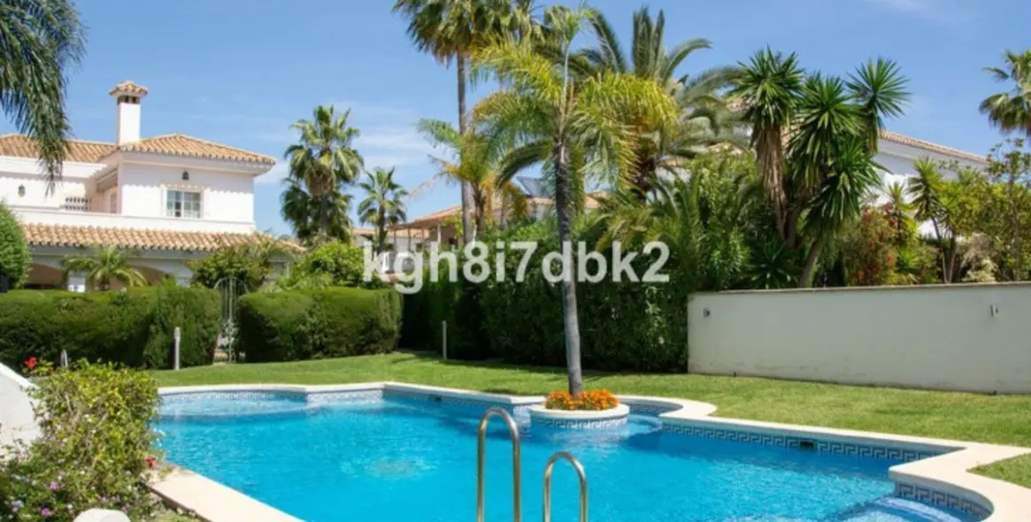 Venta de villa independiente en Estepona 5