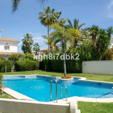 Venta de villa independiente en Estepona