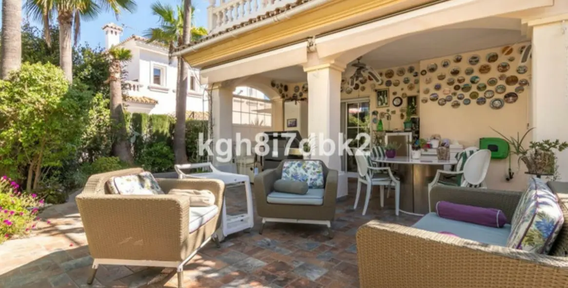 Venta de villa independiente en Estepona 6