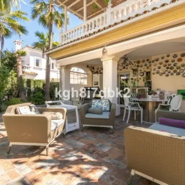 Venta de villa independiente en Estepona