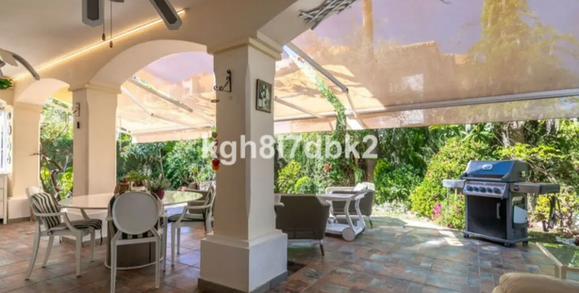 Venta de villa independiente en Estepona 9