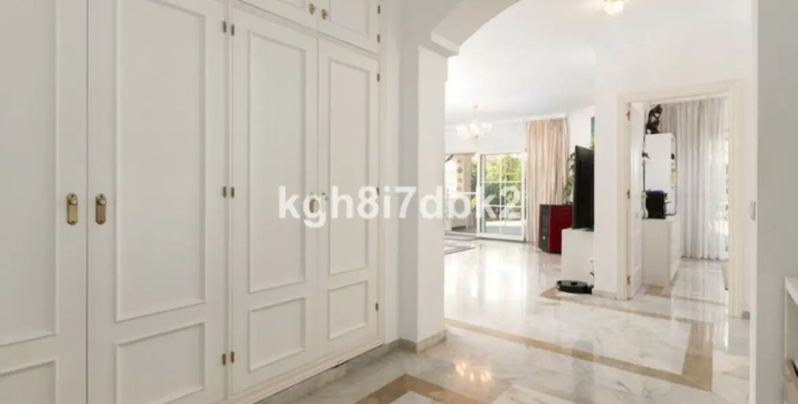 Venta de villa independiente en Estepona 16
