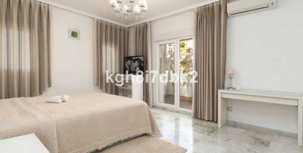 Venta de villa independiente en Estepona 24