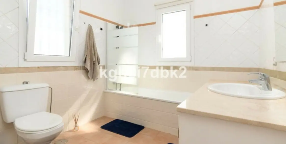 Venta de villa independiente en Estepona 28