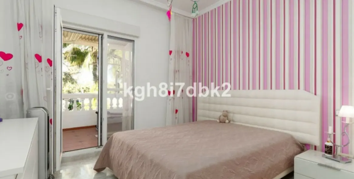 Venta de villa independiente en Estepona 31