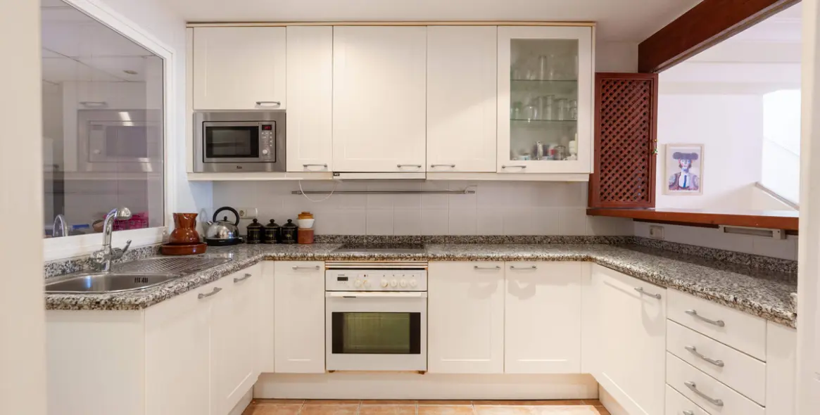 Venta de ático dúplex en Estepona 11