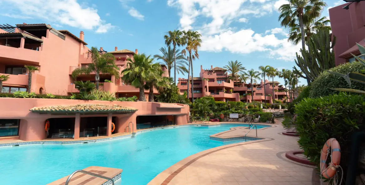 Venta de ático dúplex en Estepona 28